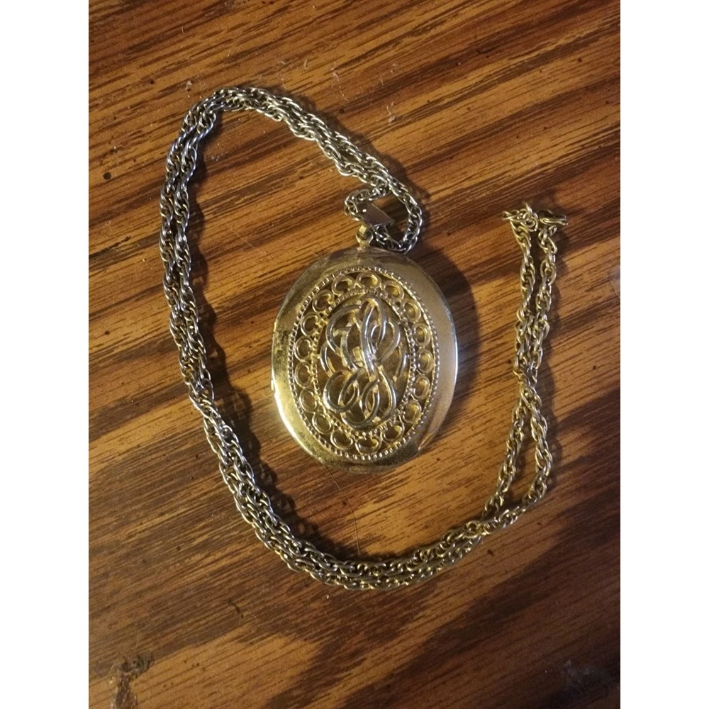 Vintage MCM Lace Gold Tone Filigree Oval Heirloom Photo Locket Necklace Pendant